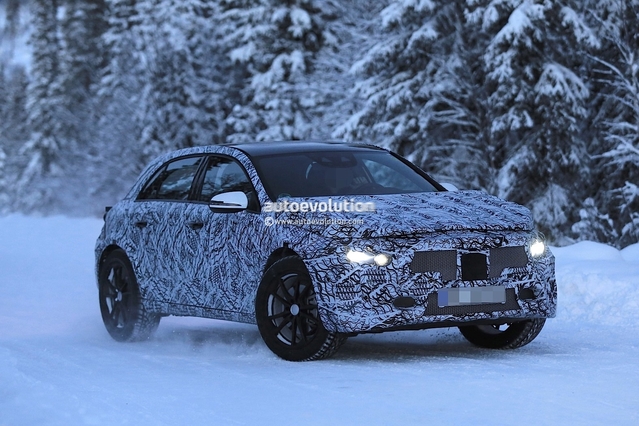 Surprise : la future Mercedes GLA pour la première fois sur la route