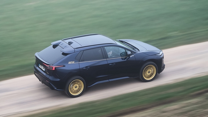 Le Subaru Solterra restylé progresse, oui, mais de façon étrange…