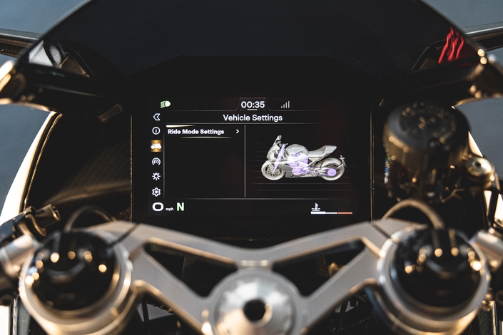 Norton Manx R : l’exclusivité technologique au service des sensations