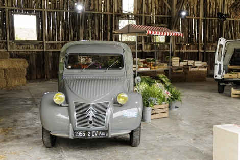 L'histoire commence par la 2 CV fourgonnette, présentée en 1950 et produite à plus de 1,2 million d'exemplaires jusqu'en 1978.
