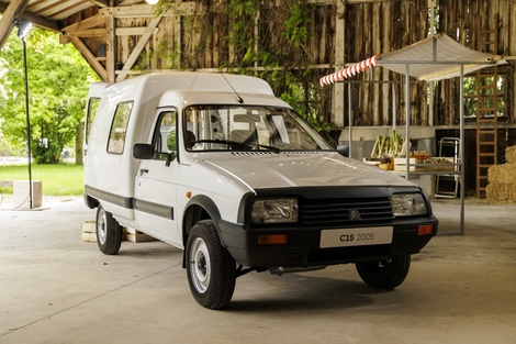 Le C15, dérivé de la berline Visa, reprend le flambeau en 1984. Il marque le passage aux cylindres refroidis par eau et à l'adoption du diesel.