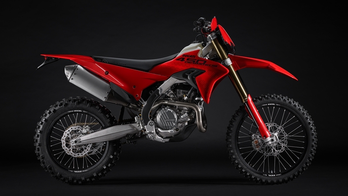 Ducati se lance dans l’enduro avec une moto off-road homologuée route
