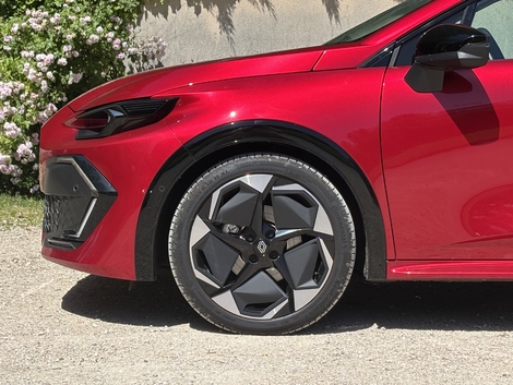 La Clio est équipée de série de jantes de 16 pouces.
