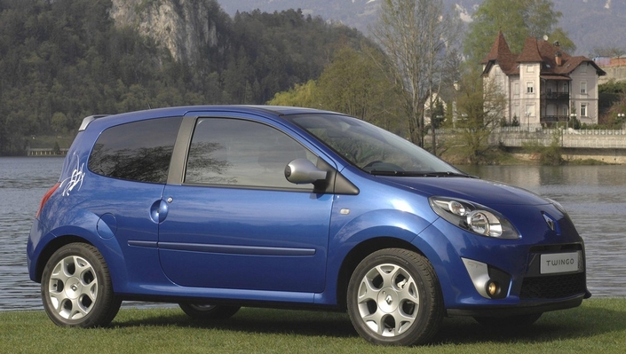 En GT, la Twingo s'équipe de série de belles jantes en alliage de 15 pouces.