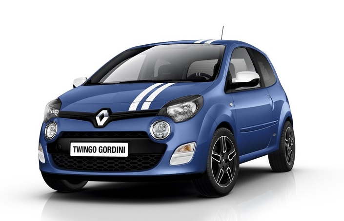 La Twingo II phase 2, apparue en 2011, se décline aussi en Gordini. A l'avant, elle se signale par son nouveau museau, comprenant des projecteurs additionnels.