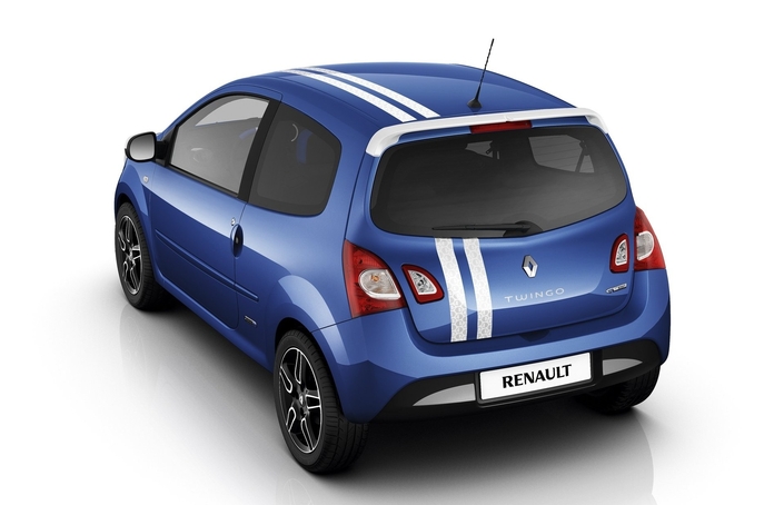 A l'arrière de la Twingo, le restylage de 2011 apporte des feux modifiés, et séparés en deux, une partie se trouvant sur le hayon.