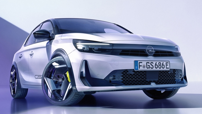 Avec l’Opel GSE, la marque allemande perpétue la tradition des petites Opel sportives GSi et OPC qui l’ont précédé. Grâce à son électromoteur de 281 ch et un différentiel autobloquant qui passe toute la puissance aux roues avant, l’Opel Corsa GSE est capable de passer de 0 à 100 km/h en 5,5 secondes. Au Mondial de l’auto, on connaîtra toutes ses caractéristiques techniques ainsi que son prix et son autonomie.