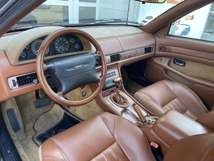 Belle présentation pour le tableau de la Quattroporte Evoluzione, doté d'un airbag passager et de commandes de clim revues.