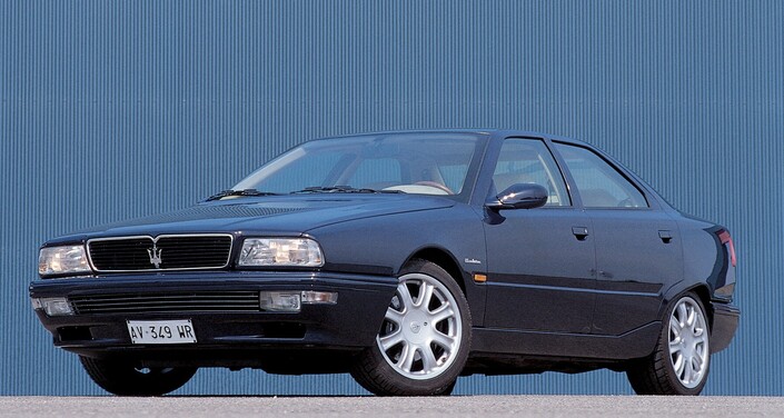 En 1998, la Quattroporte devient Evoluzione après avoir été retouchée par Ferrari. Notez les nouvelles jantes.