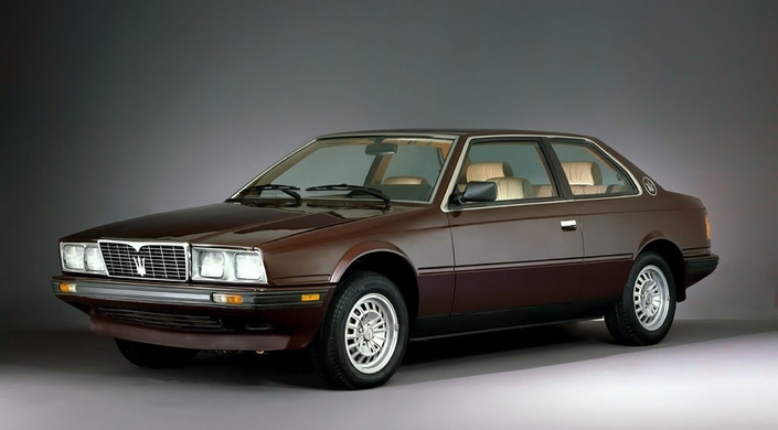 Révélée en 1982, la Biturbo incarne le renouveau de Maserati. Sa base servira pendant une bonne vingtaine d'années !