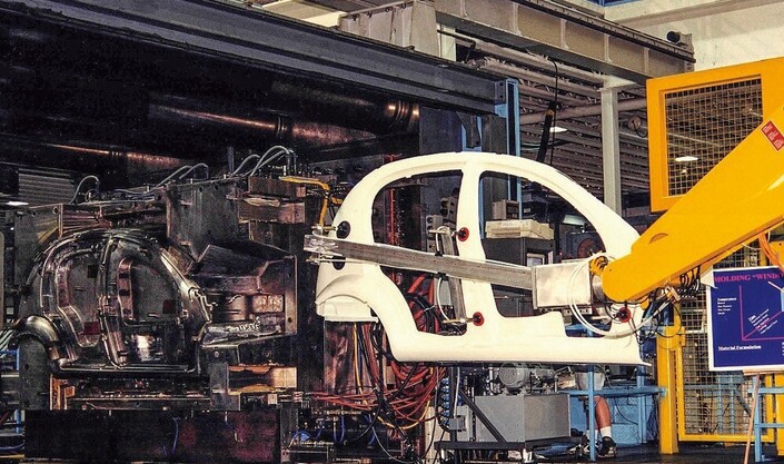 Chrysler a imaginé le process de fabrication de la CCV. Il exigeait des machines très lourdes et, hélas, chère, ce qui a contribué à sceller son sort.