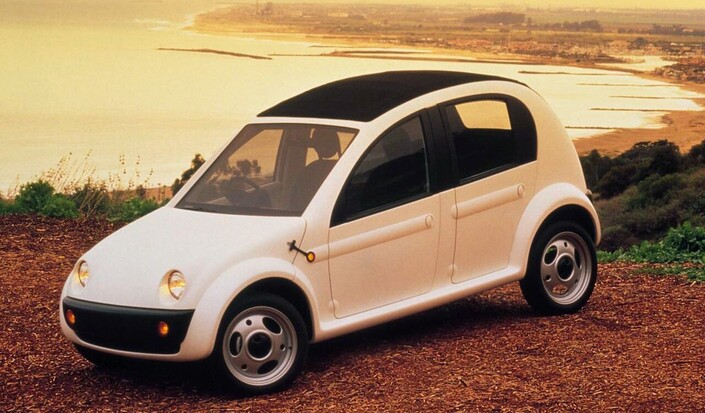 Chrysler étonne en 1996 avec son concept CCV, une évocation très intelligente de la 2CV, jusque dans son minimalisme.