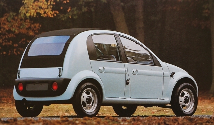 Comme la 2CV, la Chrysler CCV s'équipe d'une capote qui englobe la lunette arrière.