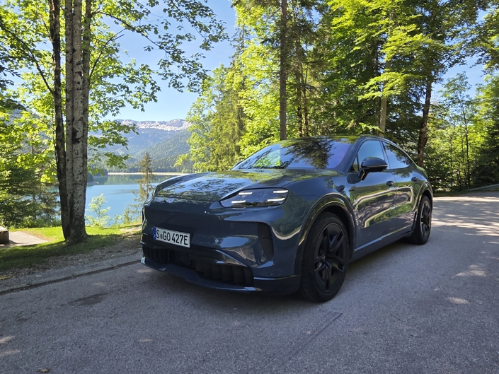 Avec son nouveau Cayenne Coupé, Porsche parvient-il à concilier sportivité avec électricité ?