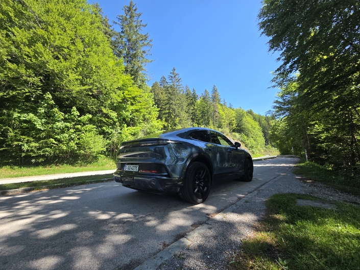 Étonnamment, la Cayenne Coupé Electric S joue davantage la carte du confort que celle de la sportivité.
