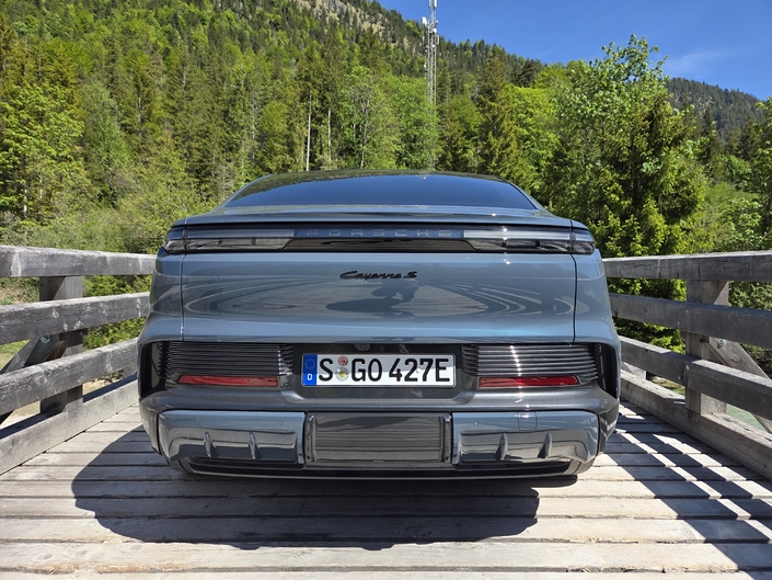 Avec son nouveau Cayenne Coupé, Porsche parvient-il à concilier sportivité avec électricité ?