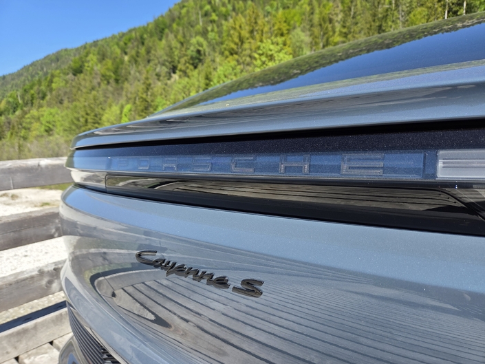 Avec son nouveau Cayenne Coupé, Porsche parvient-il à concilier sportivité avec électricité ?