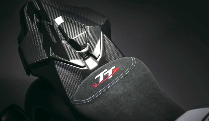 BMW lâche un monstre absolu : la M 1000 RR Isle of Man TT est déjà une pièce de collection