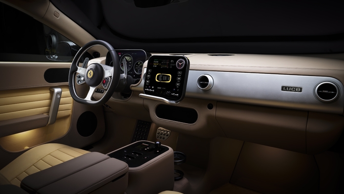 Bienvenue à bord de la Ferrari Luce.