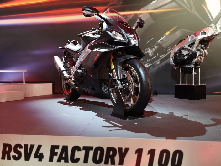 EICMA 2018 - Aprilia RSV4 1100 FACTORY : Power V4 !