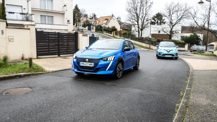 Peugeot E 208 Vs Renault Zoe