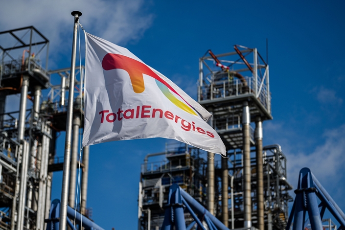 La raffinerie TotalÉnergie d’Anvers en Belgique est l’une des rares du continent à raffiner du gazole. Photo MaxPPP.