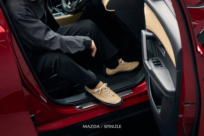 Et maintenant, Mazda fait des chaussures