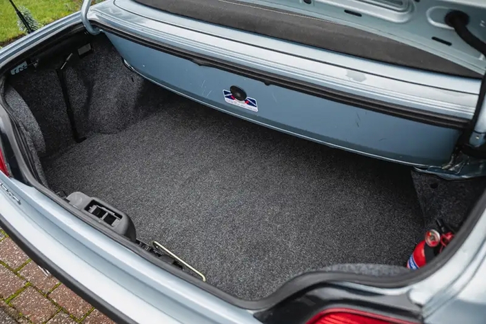 Le coffre de la Peugeot 306 Cabriolet n'est pas transformable, mais ses 274 litres sont suffisants.
