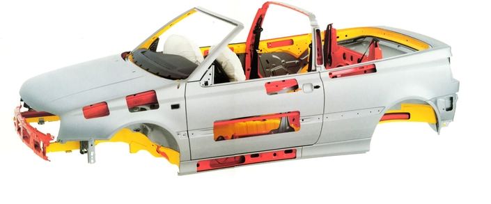 La coque de la Golf Cabriolet a été sérieusement renforcée, l'arceau jouant un rôle décisif en cas de retournement.
