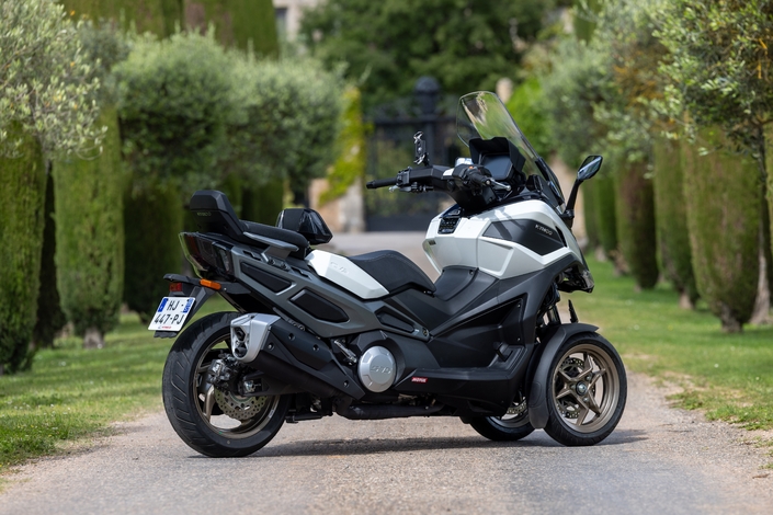 Kymco CV3 575 (2026) : un trois-roues peu raisonnable !