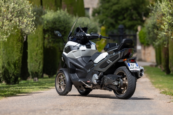 Kymco CV3 575 (2026) : un trois-roues peu raisonnable !