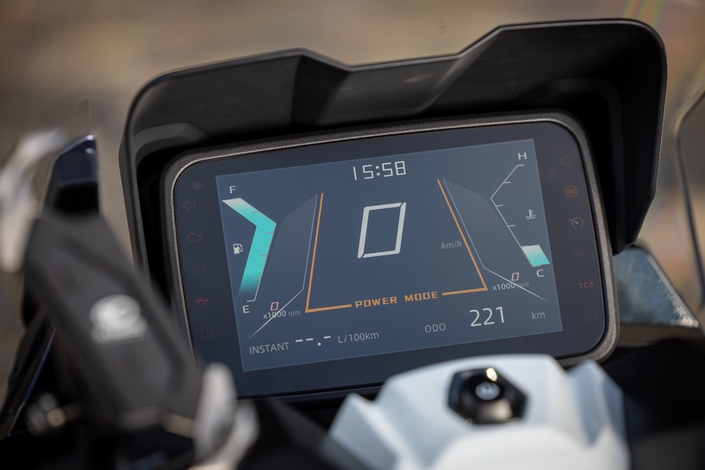 Kymco CV3 575 (2026) : un trois-roues peu raisonnable !