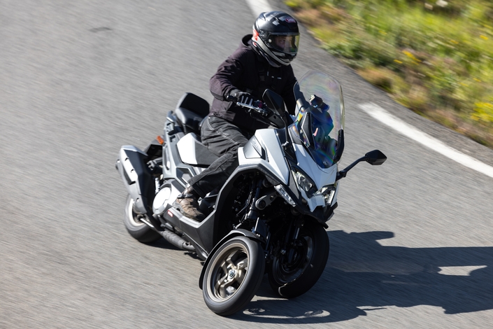 Kymco CV3 575 (2026) : un trois-roues peu raisonnable !