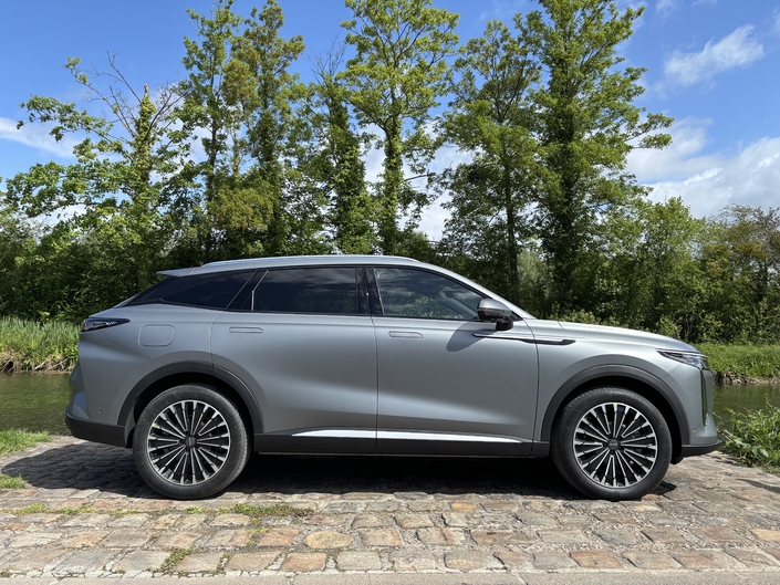 Omoda 9 : un SUV hybride rechargeable 30 % moins cher qu’un Mercedes équivalent…