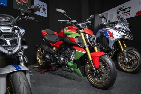 La Streetfighter V4 S 100 (inspirée de la Ducati 900 Sport Desmo Darmah de 1979)