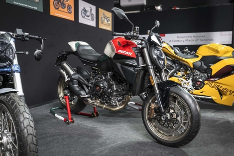 La Monster 100 (inspirée de la Monster S4RS Tricolore de 2008)
