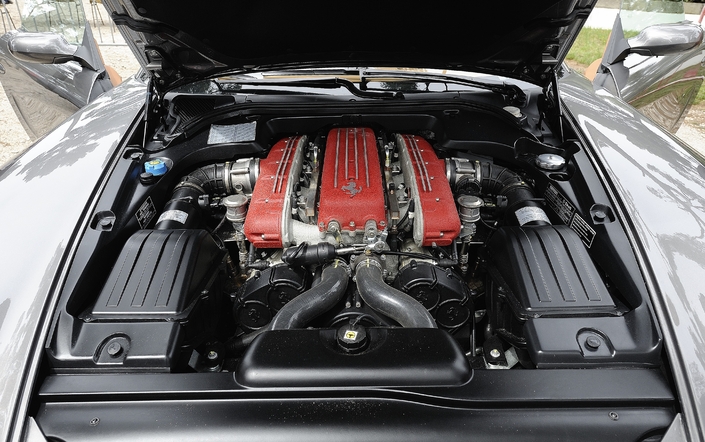 Le moteur et la boîte de la Ferrari 612, ici en 2008, sont très costauds mais l'entretien revient fort cher, comme on s'en serait douté. Cela dit, il demeure bien plus abordable que celui de la 456.