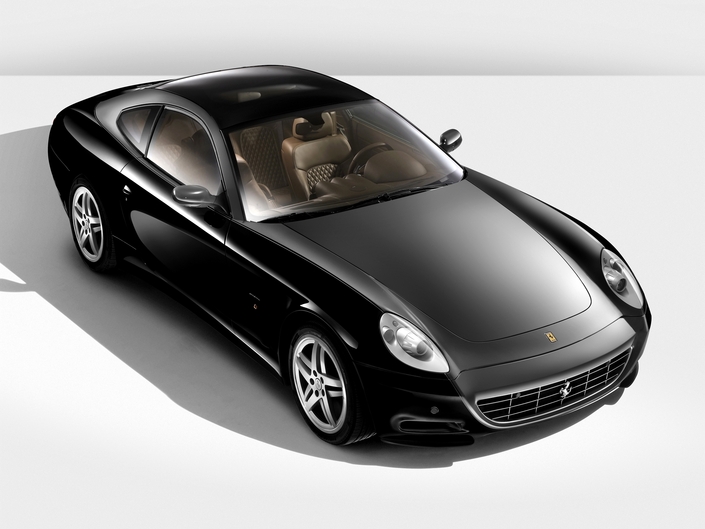 En 2007, la série spéciale Sessanta vient célébrer les soixante ans de Ferrari. La 612 se signale alors par une peinture deux tons, son toit en verre opacifiant et ses jantes de 19. Soixante unités sont fabriquées, naturellement...