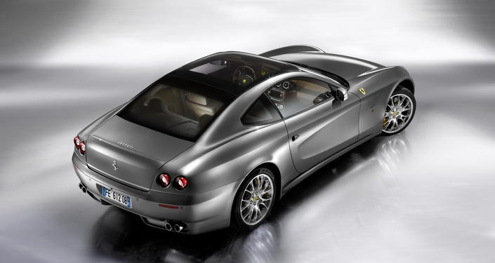Pour le millésime 2008, la Ferrari 612 évolue assez nettement : nouvelle boîte, montage du Manettino, programme de personnalisation One to One incluant le toit panoramique.