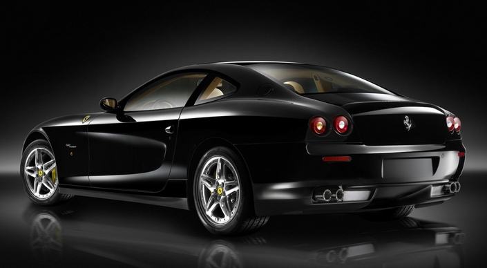 En 2006, la Ferrari 612 évolue légèrement : finition améliorée, système audio avec Bluetooth et reconnaissance vocale, radars de stationnement... Plusieurs pack destinés à affûter le comportement dynamiques sont alors proposés.