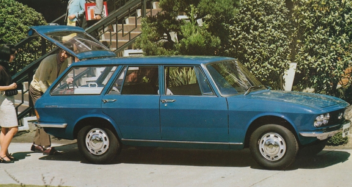 En 1967, la Mazda Luce se décline en un break tout aussi fin et séduisant que la berline.