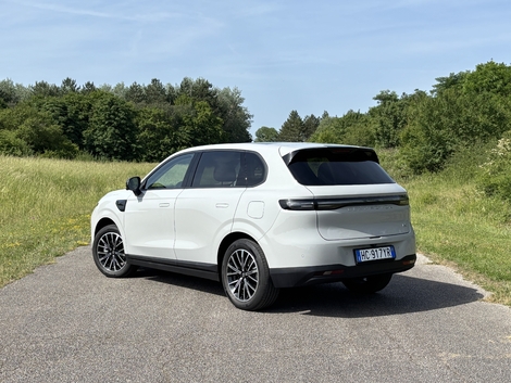 Long de 4, 50 m, le B10 s'oppose à des modèles comme le Nissan Qashqaï.