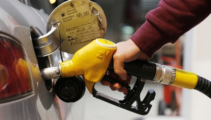 En France, on taxe les taxes sur le carburant.