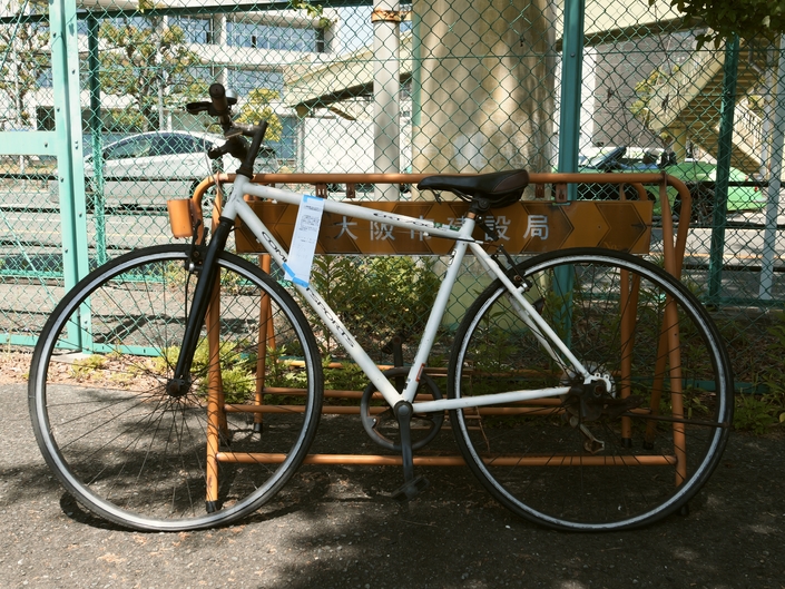 Même à l’autre bout du monde, la cohabitation entre piétons et vélos est compliquée