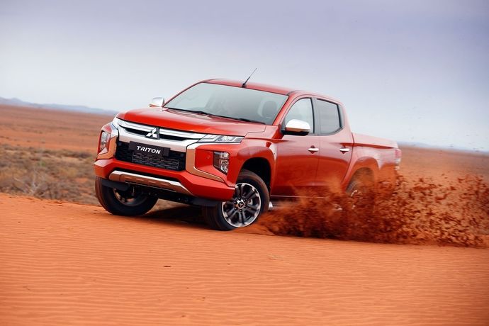 Mitsubishi L200 96-10.05 clair côté des répéteurs Mitsubishi L200 96-10.05 clair côté des répéteurs