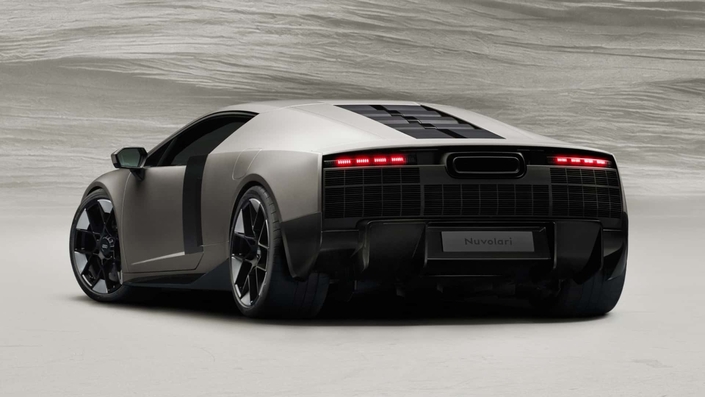 Sous cet angle, la filiation avec la Lamborghini Temerario est plus nette.