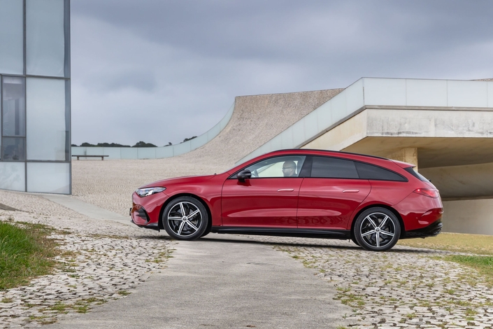 Le CLA Shooting brake a beaucoup grandi. Il atteint 4, 72 m soit la taille d'une Classe C break (4, 75 m).
