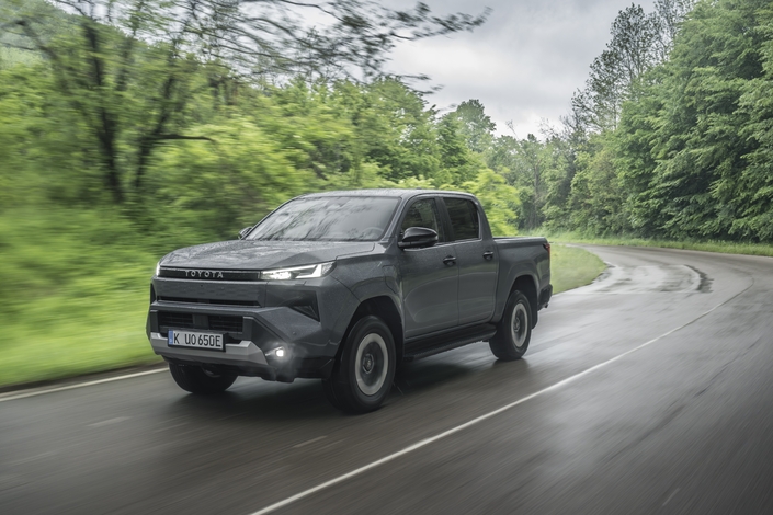 Sur la route, le Hilux électrique possède un petit avantage de confort.