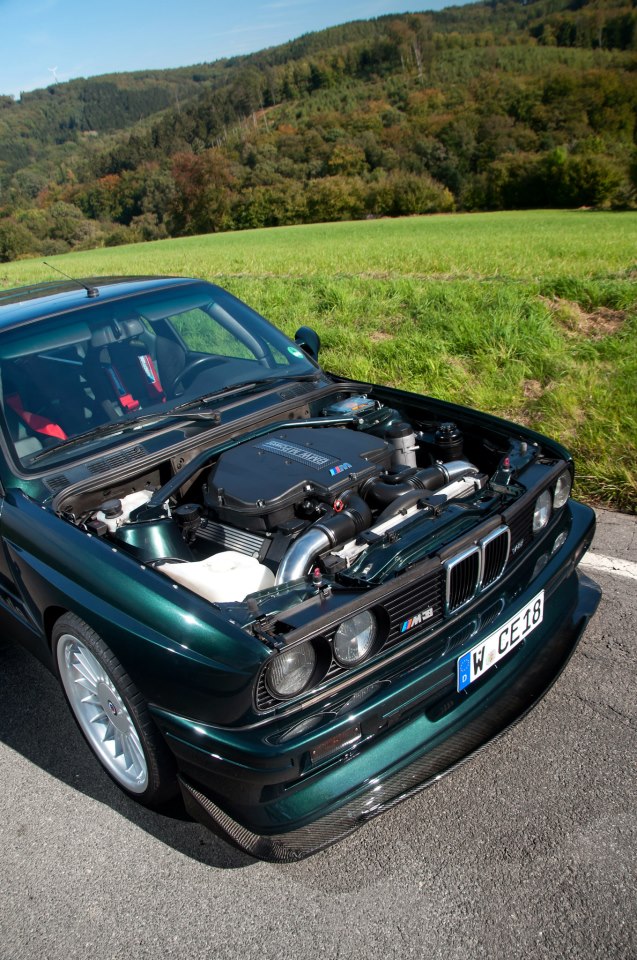 Manhart Racing colle un V8 sous le capot de la BMW M3 E30