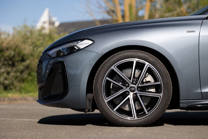 Le catalogue Audi regorge d’options. Parmi celles-ci, on trouve ces jantes Audi Sport de 19" à 770 €.